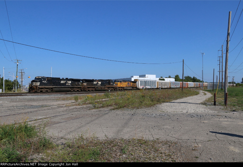 NS's 121 begins to pull southward after getting a signal through Milwaukee Junction